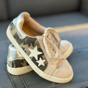 SODA CAMO SNEAKERS